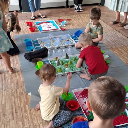 Children gathered for hands-on sensory play at Play Matters